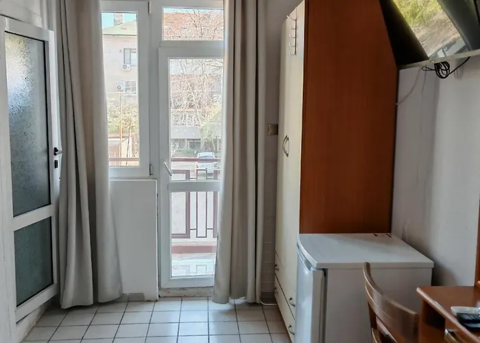 пиргос 招待所 3*