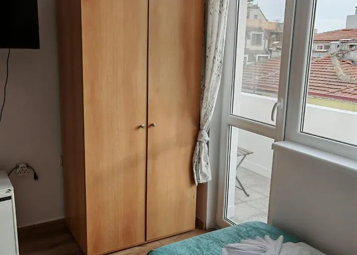 пиргос 招待所 3*